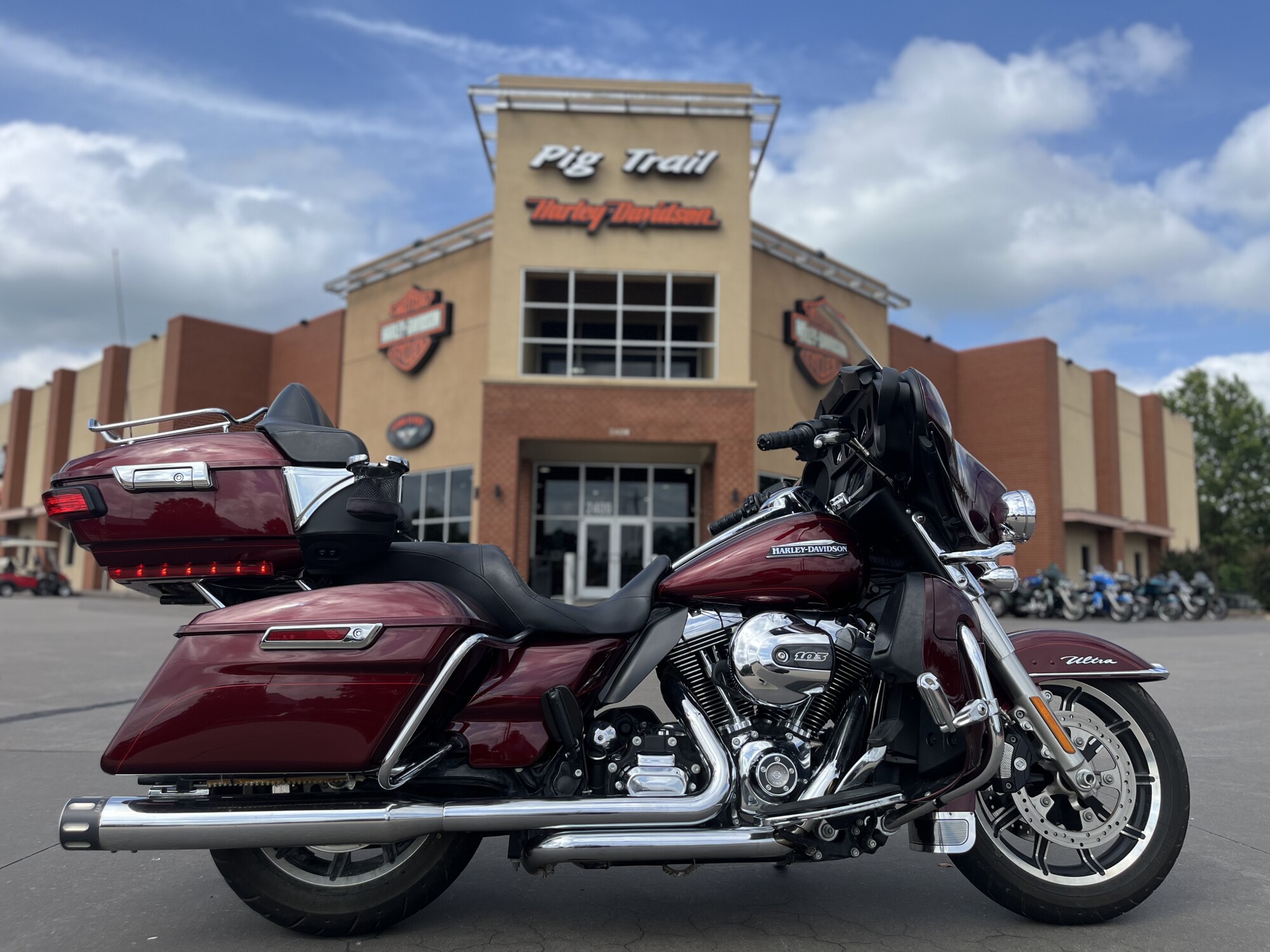 2015 Harley-Davidson® FLHTCUL Electra Glide® Ultra Classic® Low Mysterious Red Sunglow 642962