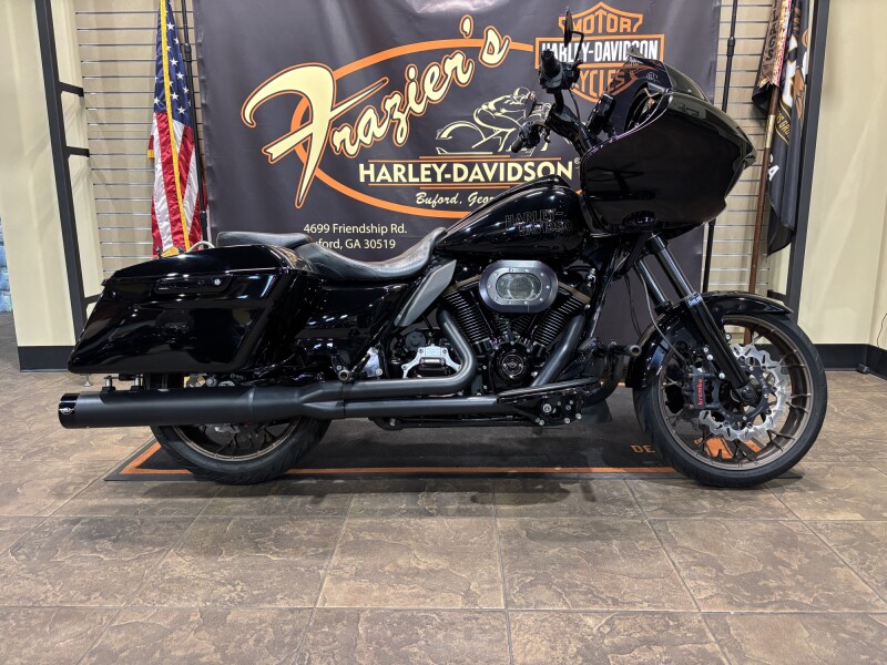 2022 Harley-Davidson® Road Glide® ST BLACK
