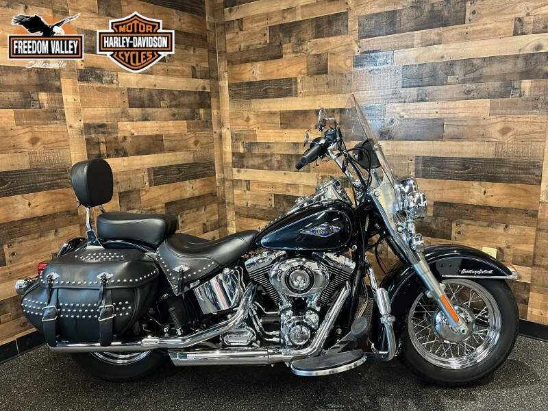 2014 Harley-Davidson® Heritage Softail® Classic Midnight Pearl FLSTC103