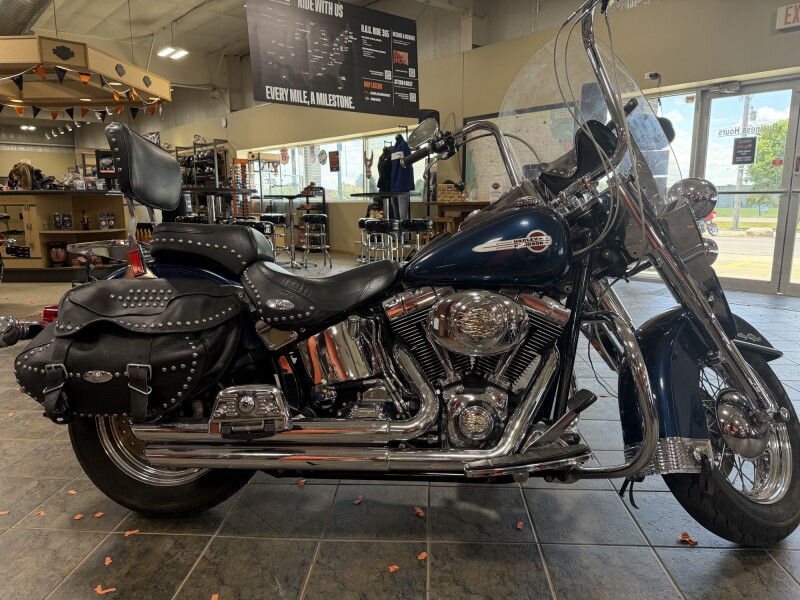 2004 Harley-Davidson® Heritage Softail® Classic LUXURY BLUE W/PINSTRIPES