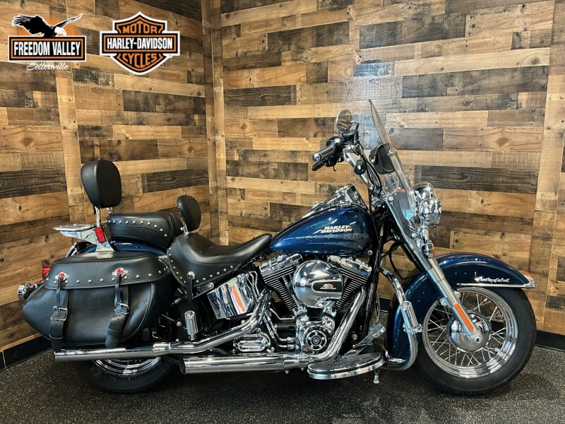 2016 Harley-Davidson® Heritage Softail® Classic Custom Colour Cosmic Blue Pearl FLSTC103