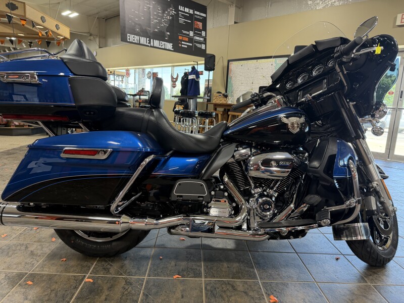 2018 Harley-Davidson® Ultra Limited LGNDBLUSNGL/BLK