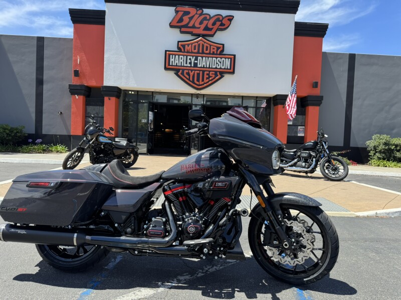 2026 Harley-Davidson® CVO Street Glide ST Inferno Gray