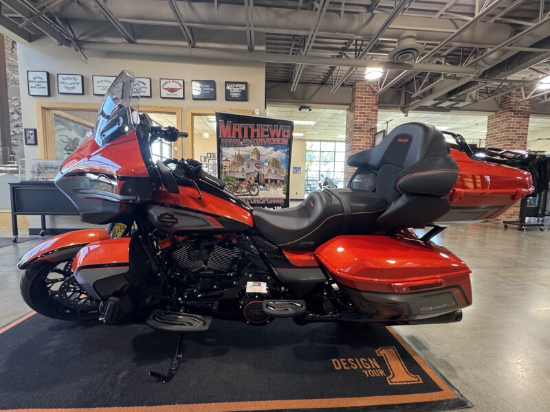 2026 Harley-Davidson® CVO Street Glide Limited Citrus Heat CVO Tri-Tone
