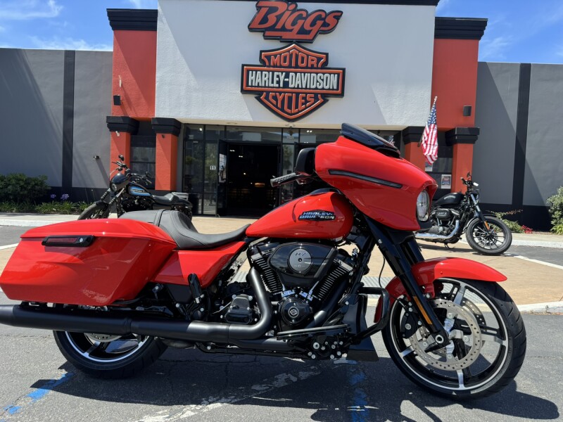 2026 Harley-Davidson® Street Glide® Blood Orange Black Trim
