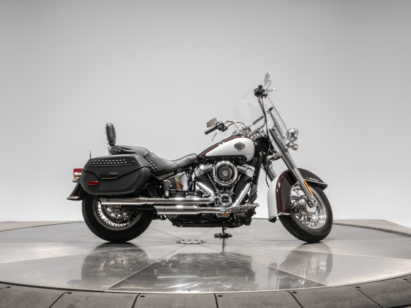 2021 HARLEY-DAVIDSON FLHC HERITAGE CLASSIC in Midnight Crimson/Stonewashed White Pearl