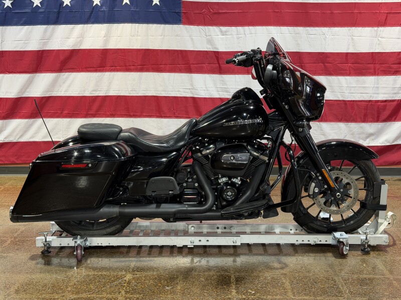FLHXS 2019 Street Glide® Special