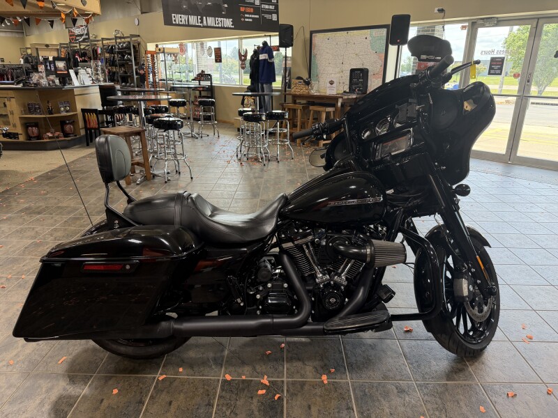 2018 Harley-Davidson® Street Glide® Special Vivid Black