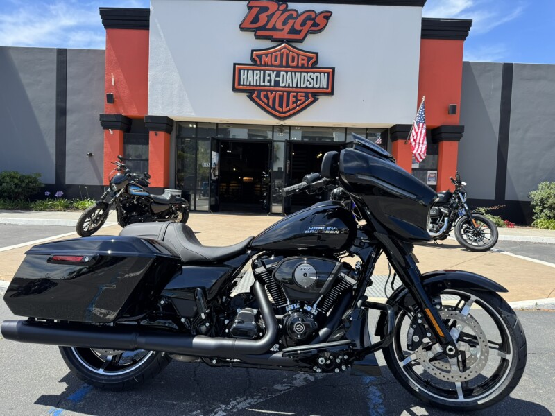2026 Harley-Davidson® Street Glide® Vivid Black Black Trim
