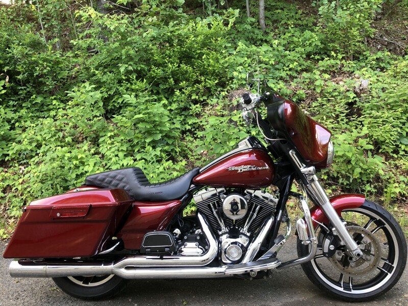 2010 Harley-Davidson® Street Glide® Red Hot Sunglo