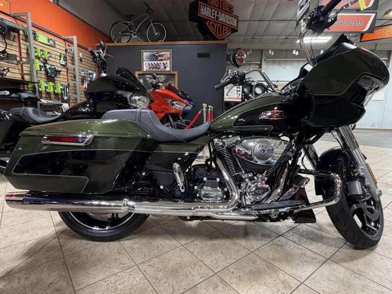 2026 Harley-Davidson® Road Glide® OLIV STL MTL/BLK W/ PINSTRI