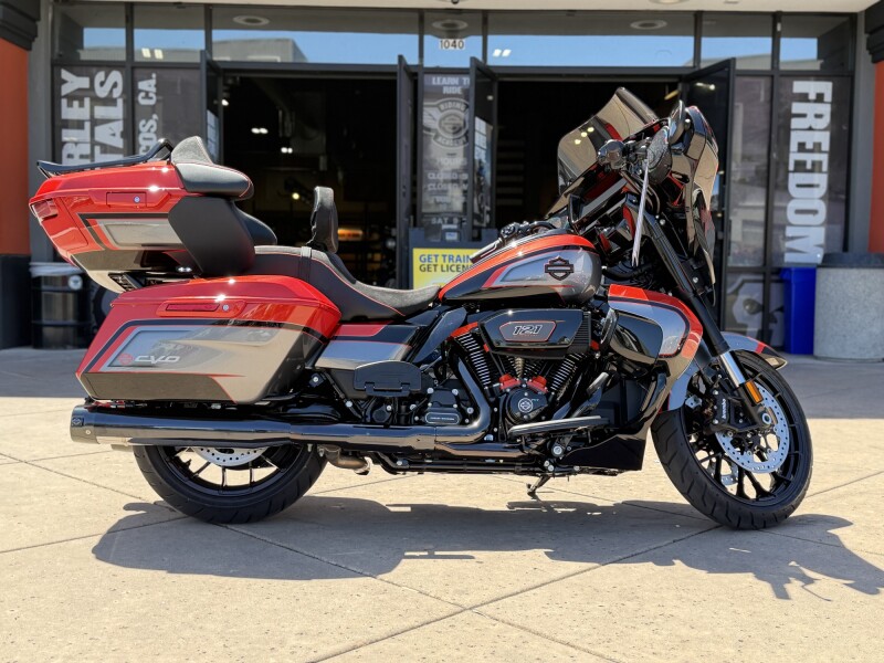 2026 Harley-Davidson® CVO Street Glide Limited Citrus Heat CVO Tri-Tone