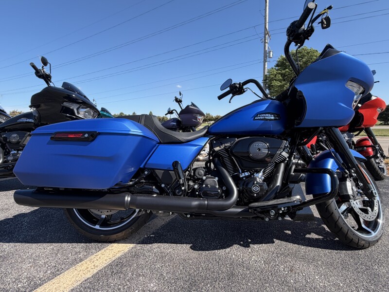 2026 Harley-Davidson® Road Glide® Aurora Blue Denim Chrome Trim
