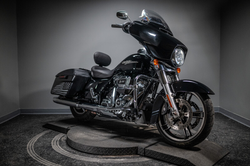 2018 Street Glide® (FLHX)