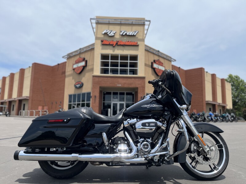 2019 Harley-Davidson® FLHX Street Glide® Vivid Black 680003