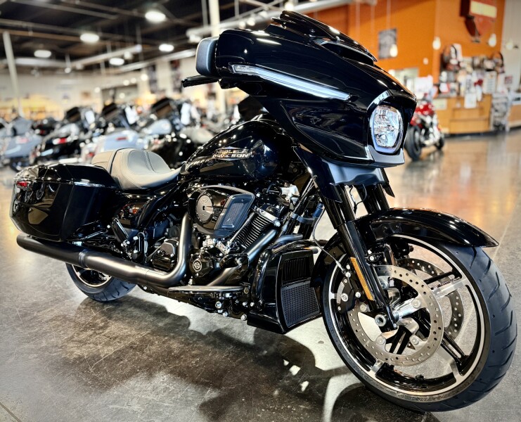 2026 Harley-Davidson® Street Glide® Vivid Black Black Trim