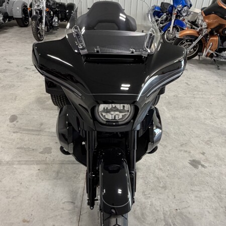2026 Harley-Davidson® Street Glide 3 Limited Vivid Black (Black Finish w/Cast Wheels) thumb 1