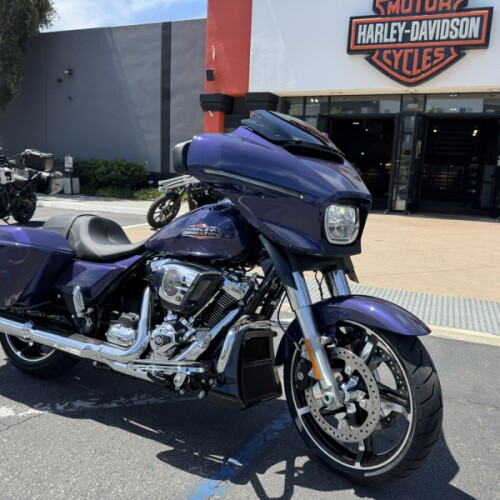 2026 Harley-Davidson® Street Glide® Purple Abyss Chrome Trim thumb 0