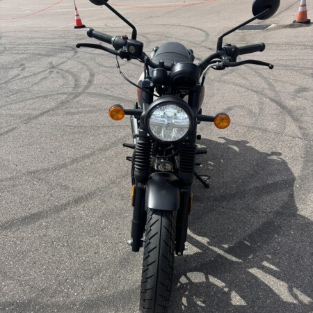 2026 Royal Enfield Hunter 350 thumb 2