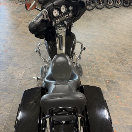 2006 Harley-Davidson® Street Glide® BLACK thumb 2