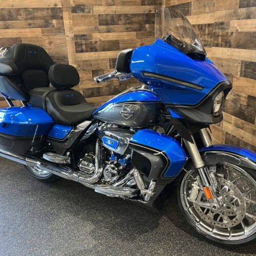 2026 Harley-Davidson® CVO Street Glide Limited Electric Coast CVO Two-Tone FLHXLSE thumb 3