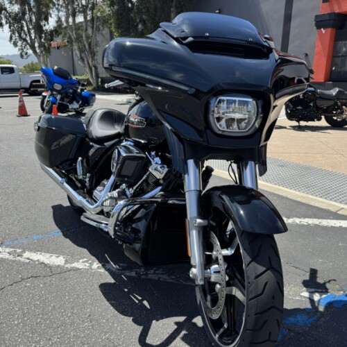 2026 Harley-Davidson® Street Glide® Vivid Black Chrome Trim thumb 3
