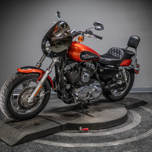  2011 1200 Custom (XL1200CP) thumb 2