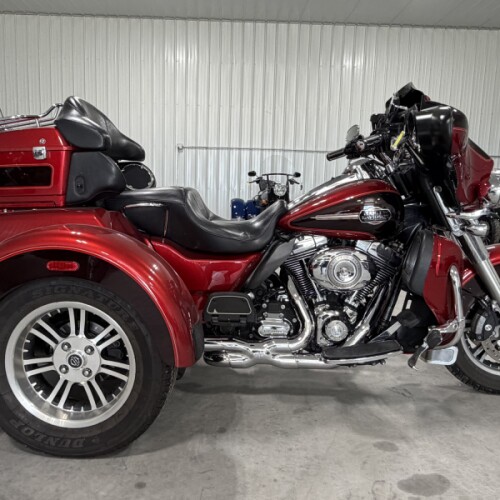 2012 Harley-Davidson® Tri Glide® Ultra Classic EMBR RED/MERLOT W/ PINSTRIP thumb 3