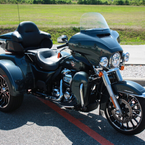 2025 Harley-Davidson® Tri Glide™ Ultra FLHTCUTG thumb 3