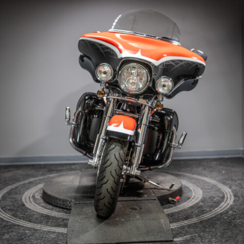 2012 CVO™ Ultra Classic® Electra Glide® (FLHTCUSE7) thumb 3
