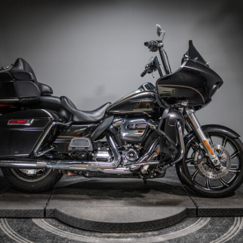 2017 Road Glide® Ultra (FLTRU) thumb 2