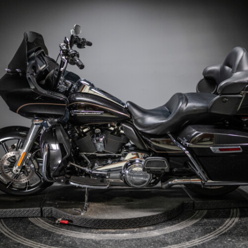 2017 Road Glide® Ultra (FLTRU) thumb 0