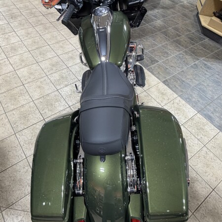 2026 Harley-Davidson® Road Glide® OLIV STL MTL/BLK W/ PINSTRI thumb 3