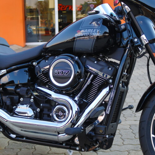 2024 Harley-Davidson® Sport Glide™ Vivid Black thumb 3