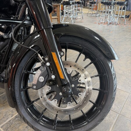 2018 Harley-Davidson® Street Glide® Special Vivid Black thumb 2