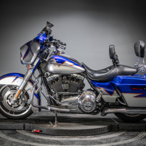 2010 Street Glide® (FLHX) thumb 2