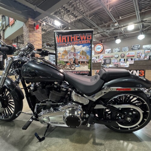 2026 Harley-Davidson® Breakout® Iron Horse Metallic Chrome Trim thumb 3