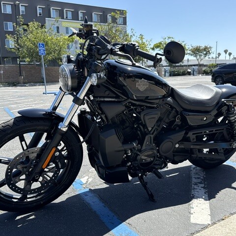 2026 Harley-Davidson® Nightster™ Vivid Black Black Trim thumb 1