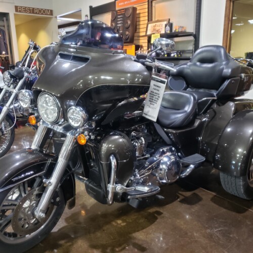 2020 Harley-Davidson® Tri Glide® Ultra River Rock Gray/Vivid Black thumb 3