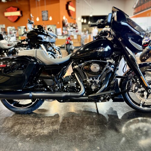 2026 Harley-Davidson® Street Glide® Vivid Black Black Trim thumb 3