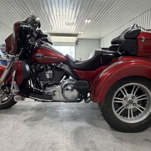 2013 Harley-Davidson® Tri Glide™ Ultra Classic® EMBR RED SUNGLO W/ PINSTRIP thumb 2