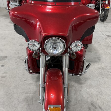 2013 Harley-Davidson® Tri Glide™ Ultra Classic® EMBR RED SUNGLO W/ PINSTRIP thumb 3