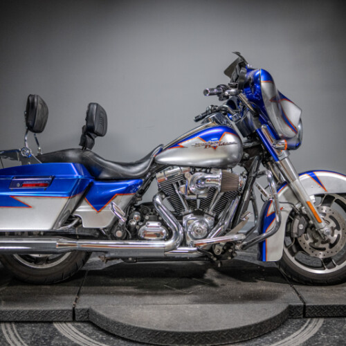 2010 Street Glide® (FLHX) thumb 3