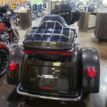 2020 Harley-Davidson® Tri Glide® Ultra River Rock Gray/Vivid Black thumb 1