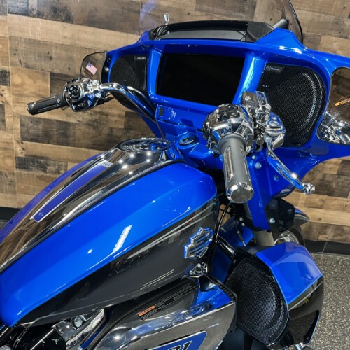 2026 Harley-Davidson® CVO Street Glide Limited Electric Coast CVO Two-Tone FLHXLSE thumb 0