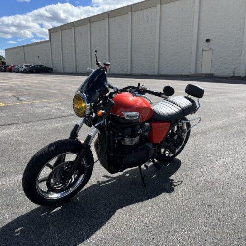 2013 Triumph Bonneville thumb 1