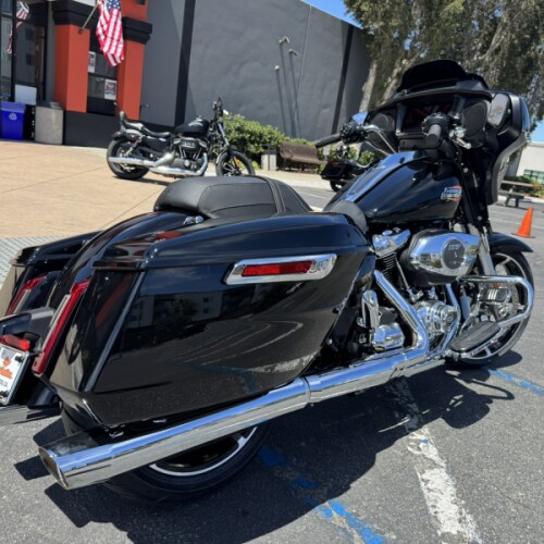 2026 Harley-Davidson® Street Glide® Vivid Black Chrome Trim thumb 0