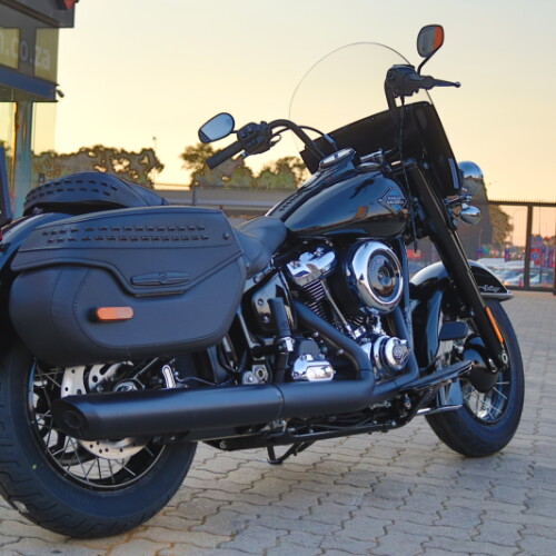 2025 Harley-Davidson® Heritage Classic Vivid Black w/Laced Wheels thumb 0