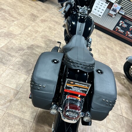  2026 Harley-Davidson® Heritage Classic® thumb 3