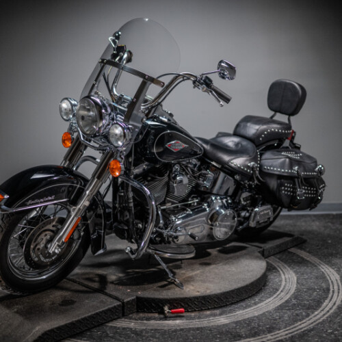 2014 Heritage Softail® Classic (FLSTC) thumb 2
